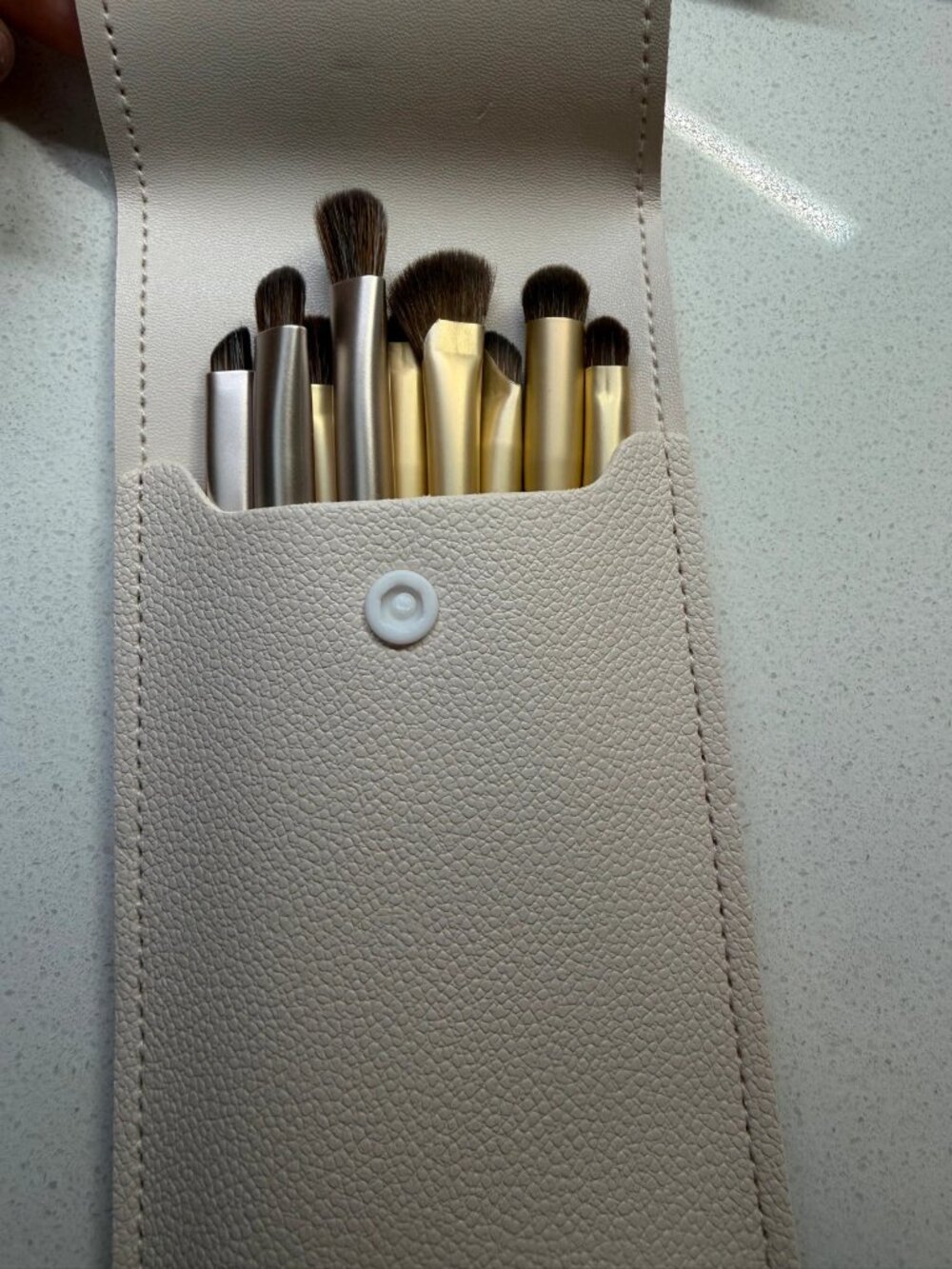 Makeup Brush Set 8 Pieces with Beige Pouch Brand New